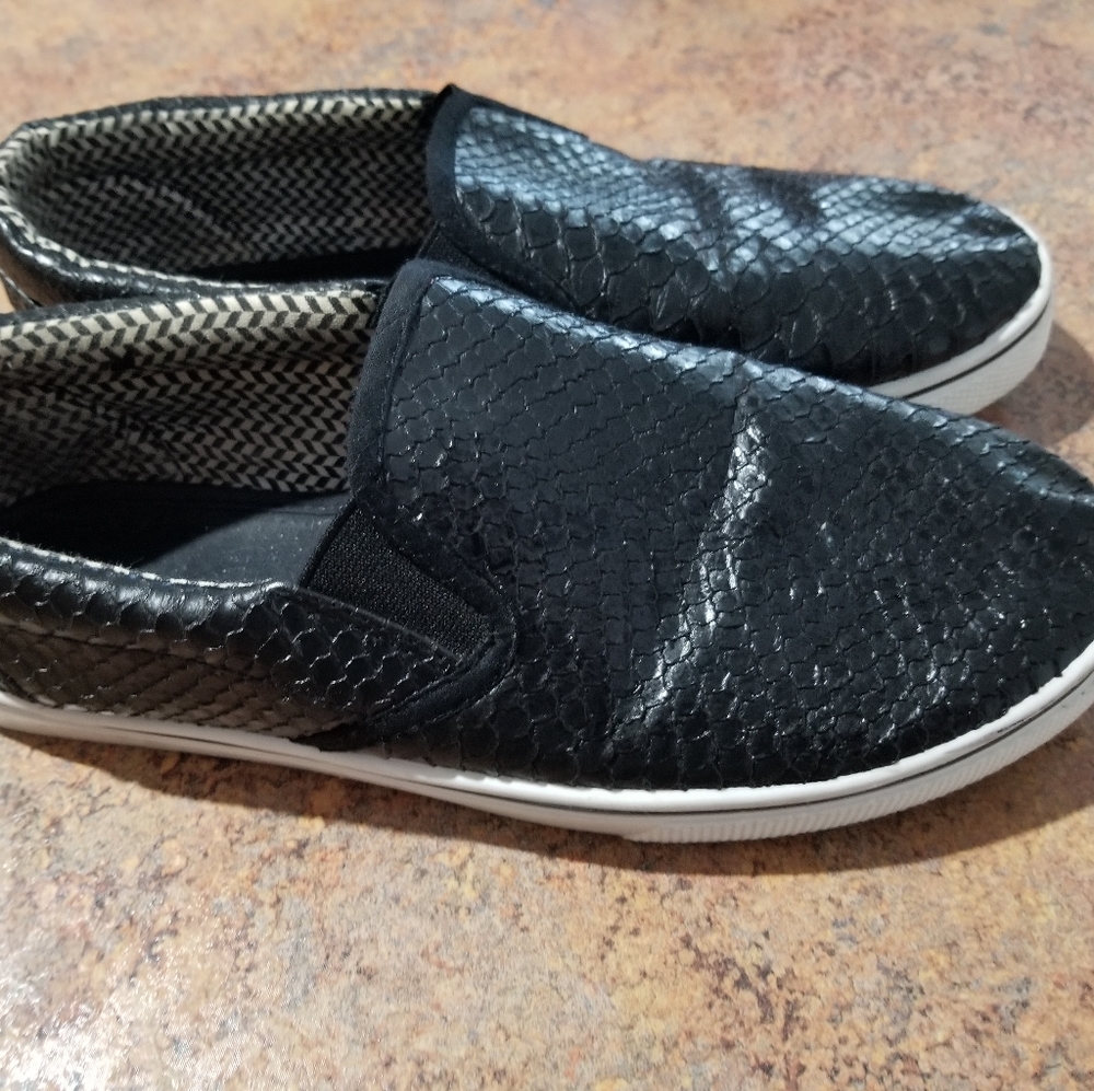 Bluecrush women's black loafer style shoes size 8